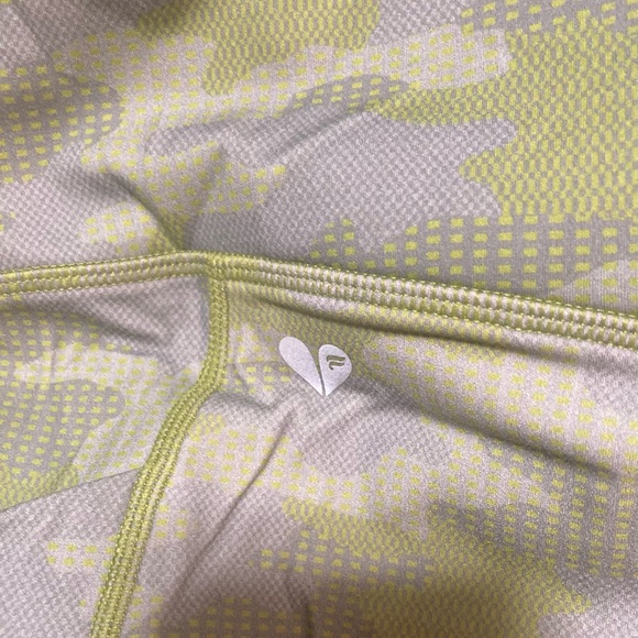 Beautiful leggings size m green color! - Picture 4 of 5